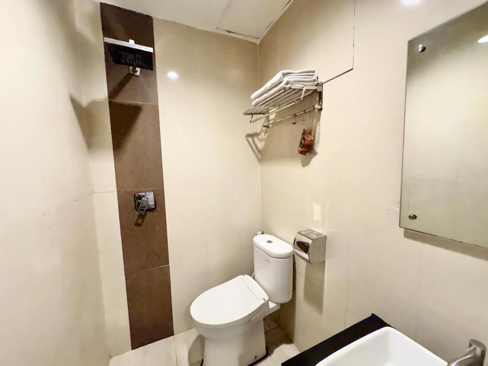 My Home Hotel Pontianak Esterno foto
