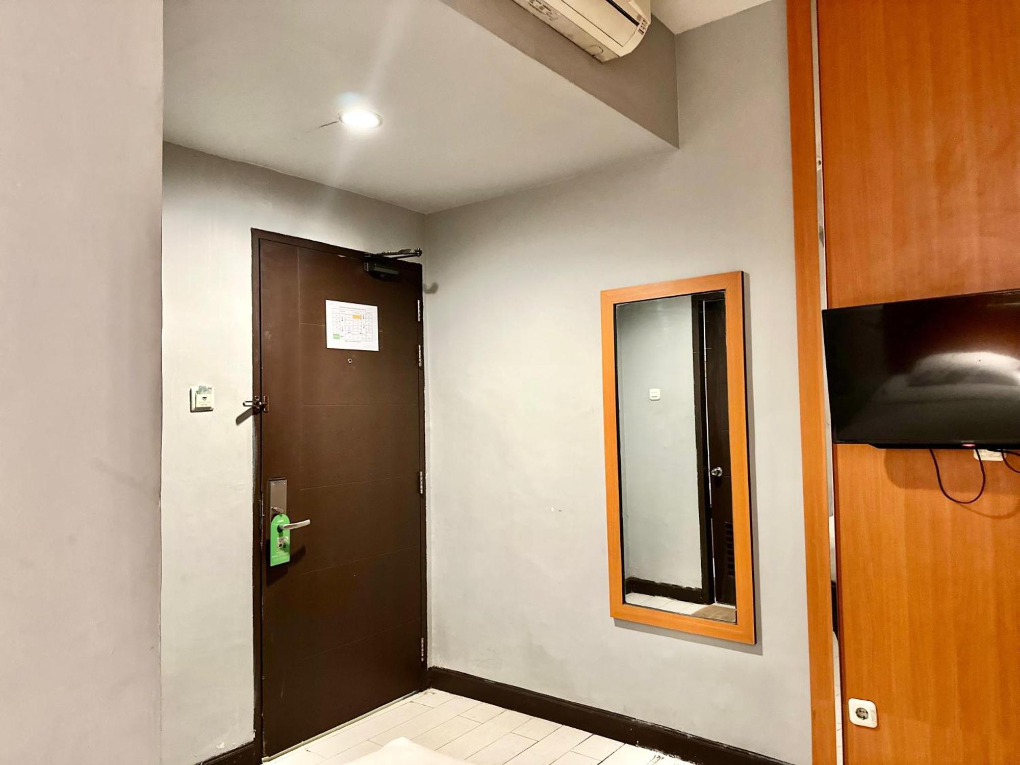 My Home Hotel Pontianak Esterno foto