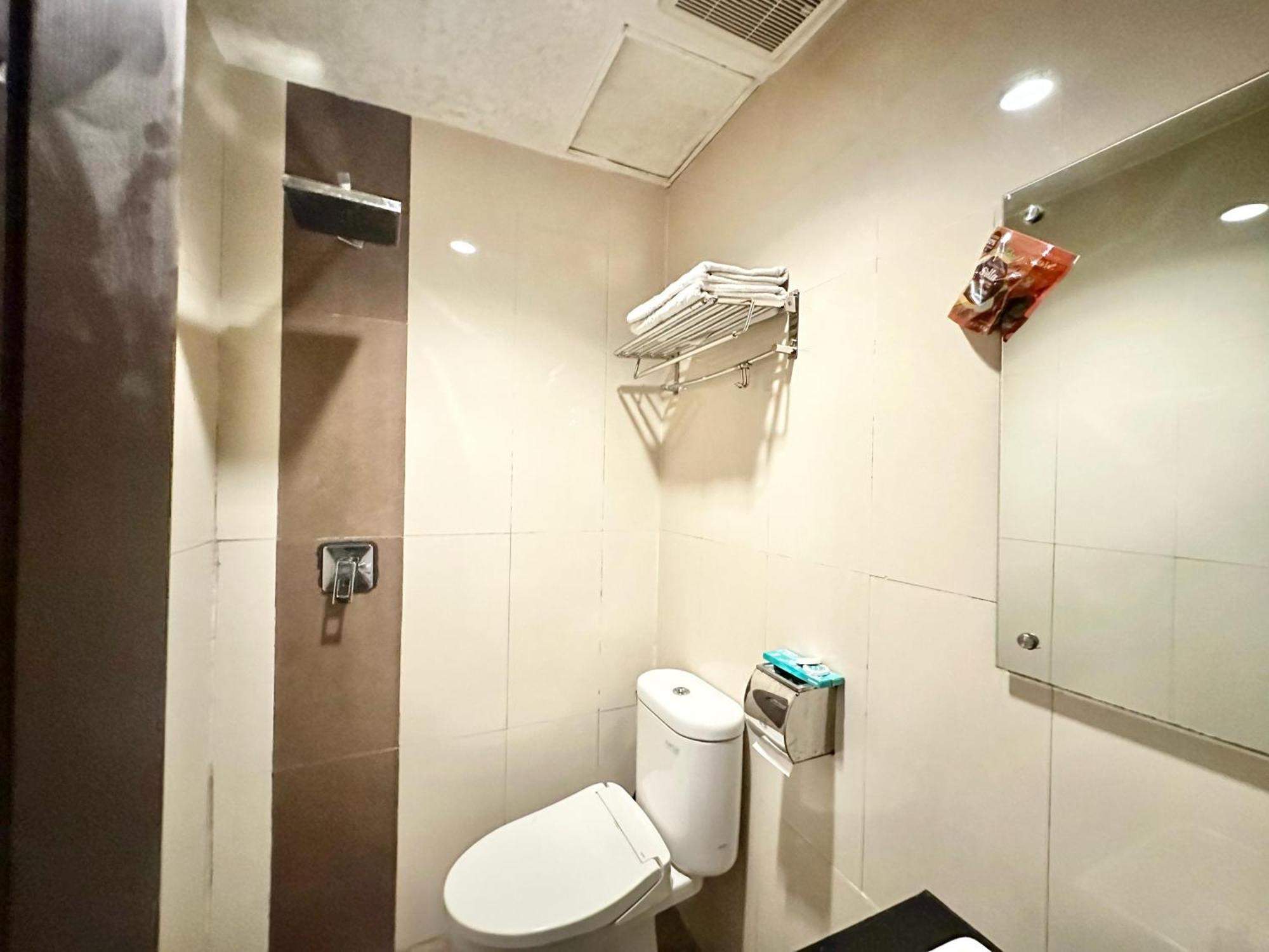 My Home Hotel Pontianak Esterno foto