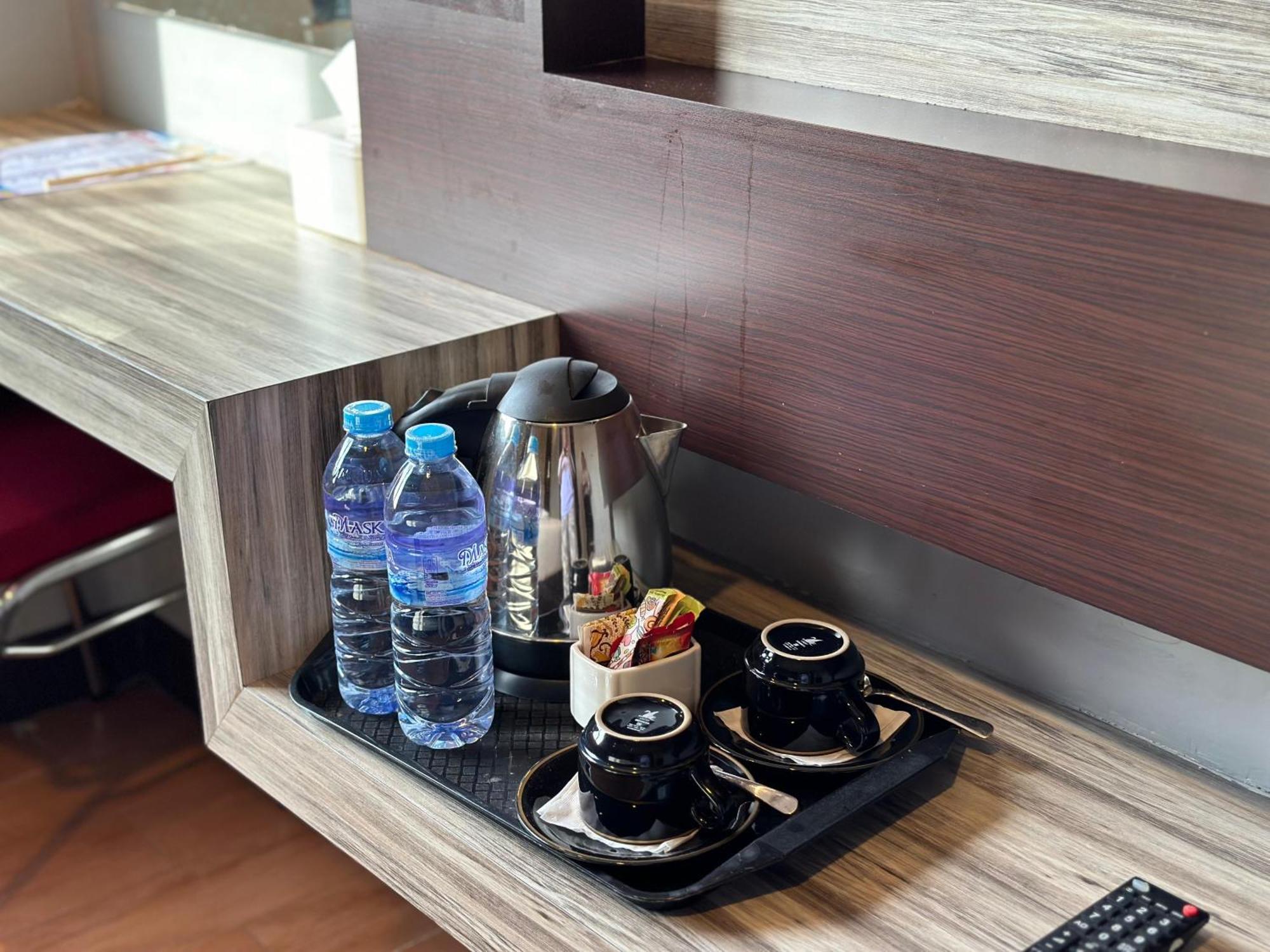 My Home Hotel Pontianak Esterno foto