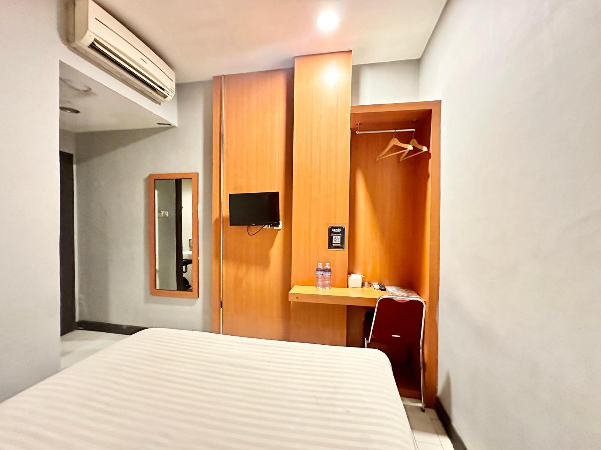 My Home Hotel Pontianak Esterno foto